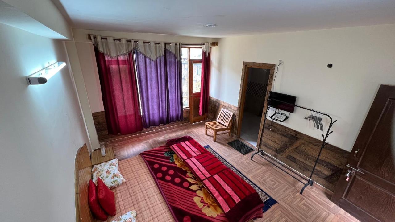 Хостел Yolo Backpackers - Manali Экстерьер фото