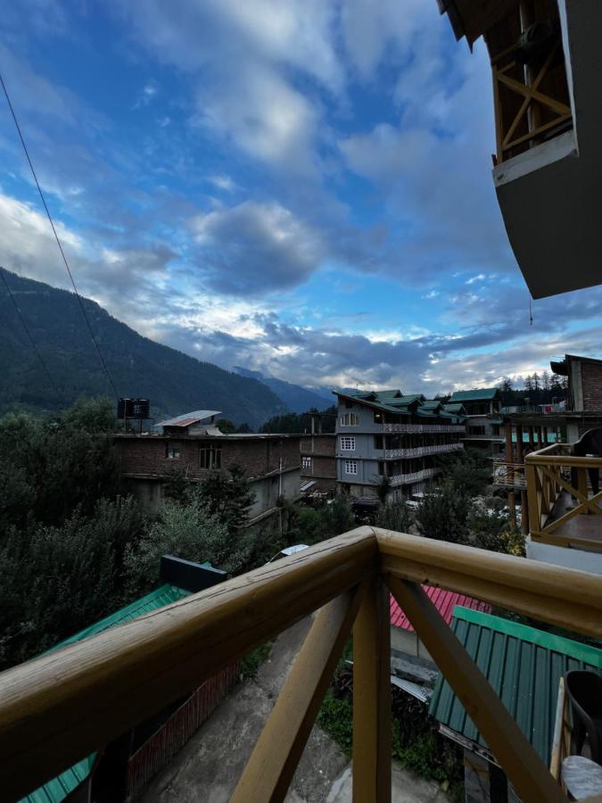 Хостел Yolo Backpackers - Manali Экстерьер фото