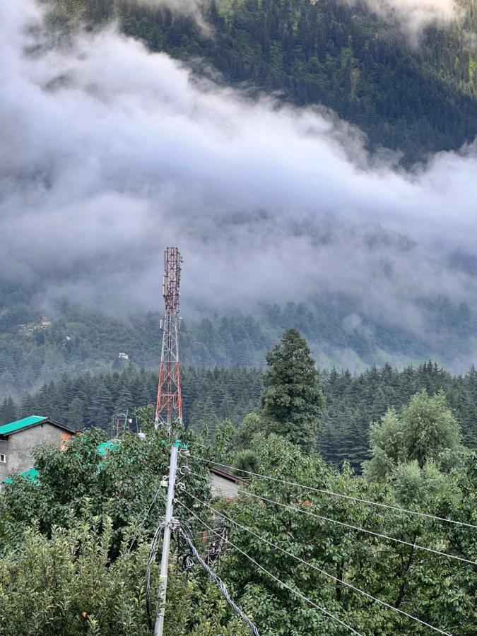 Хостел Yolo Backpackers - Manali Экстерьер фото