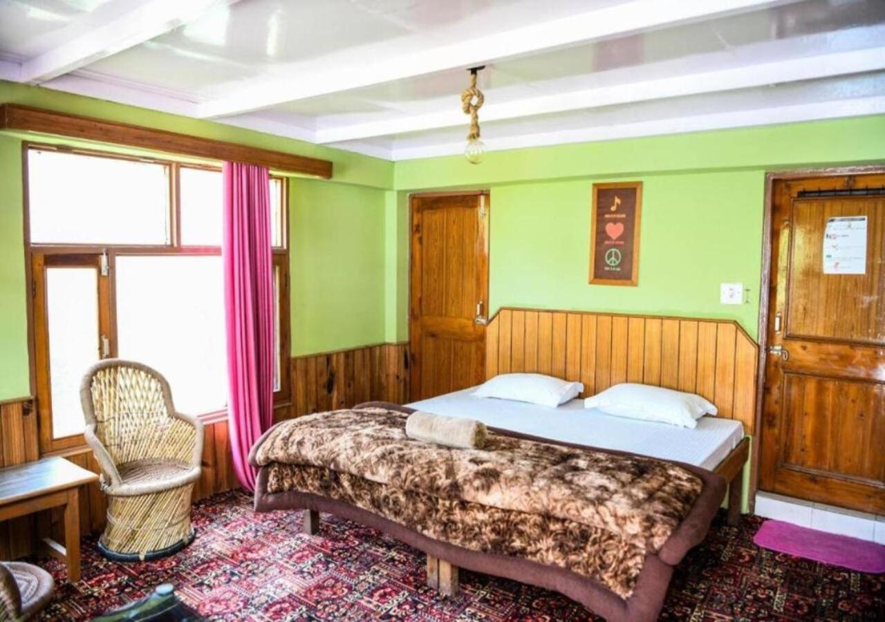 Хостел Yolo Backpackers - Manali Экстерьер фото