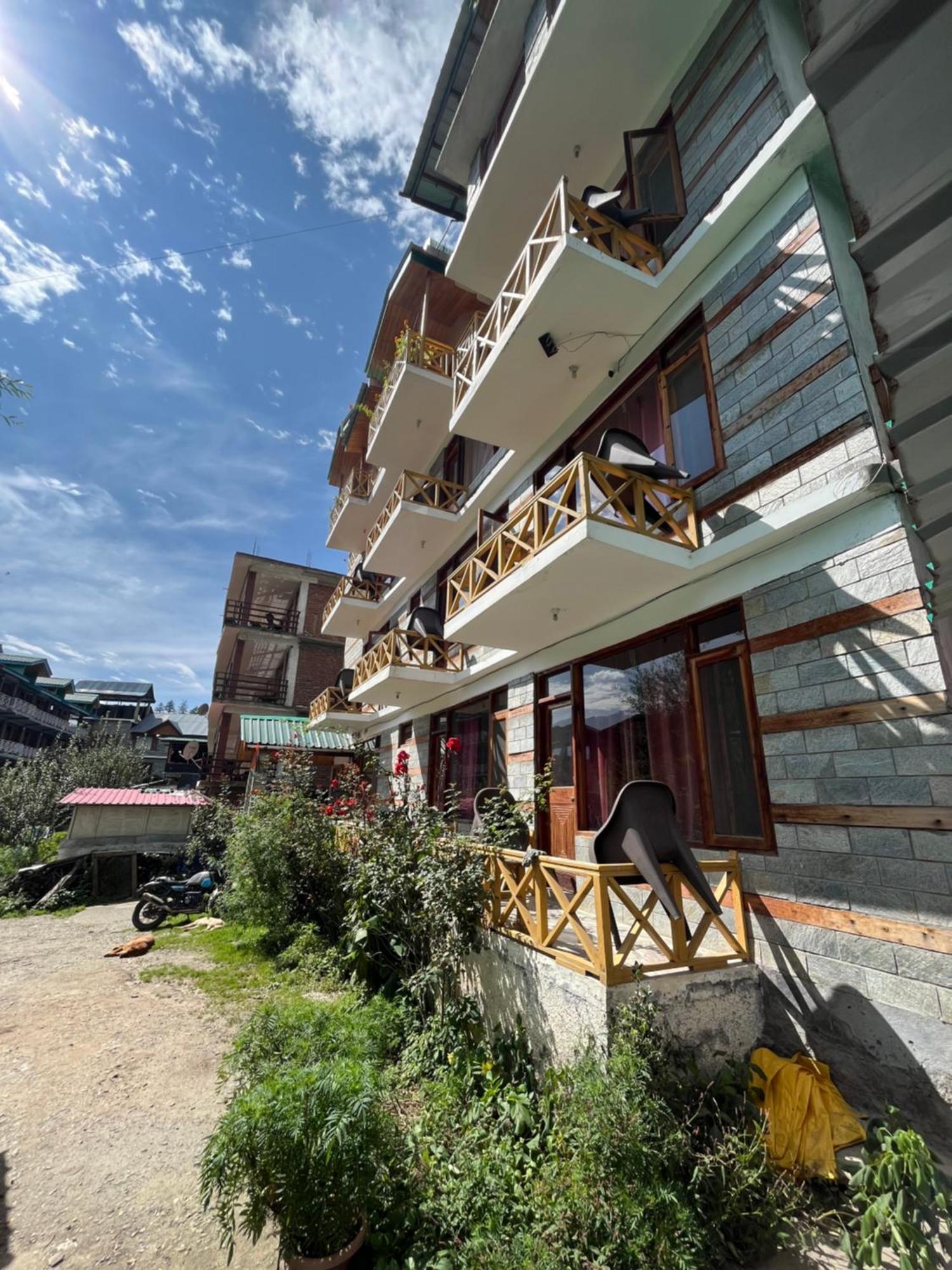 Хостел Yolo Backpackers - Manali Экстерьер фото