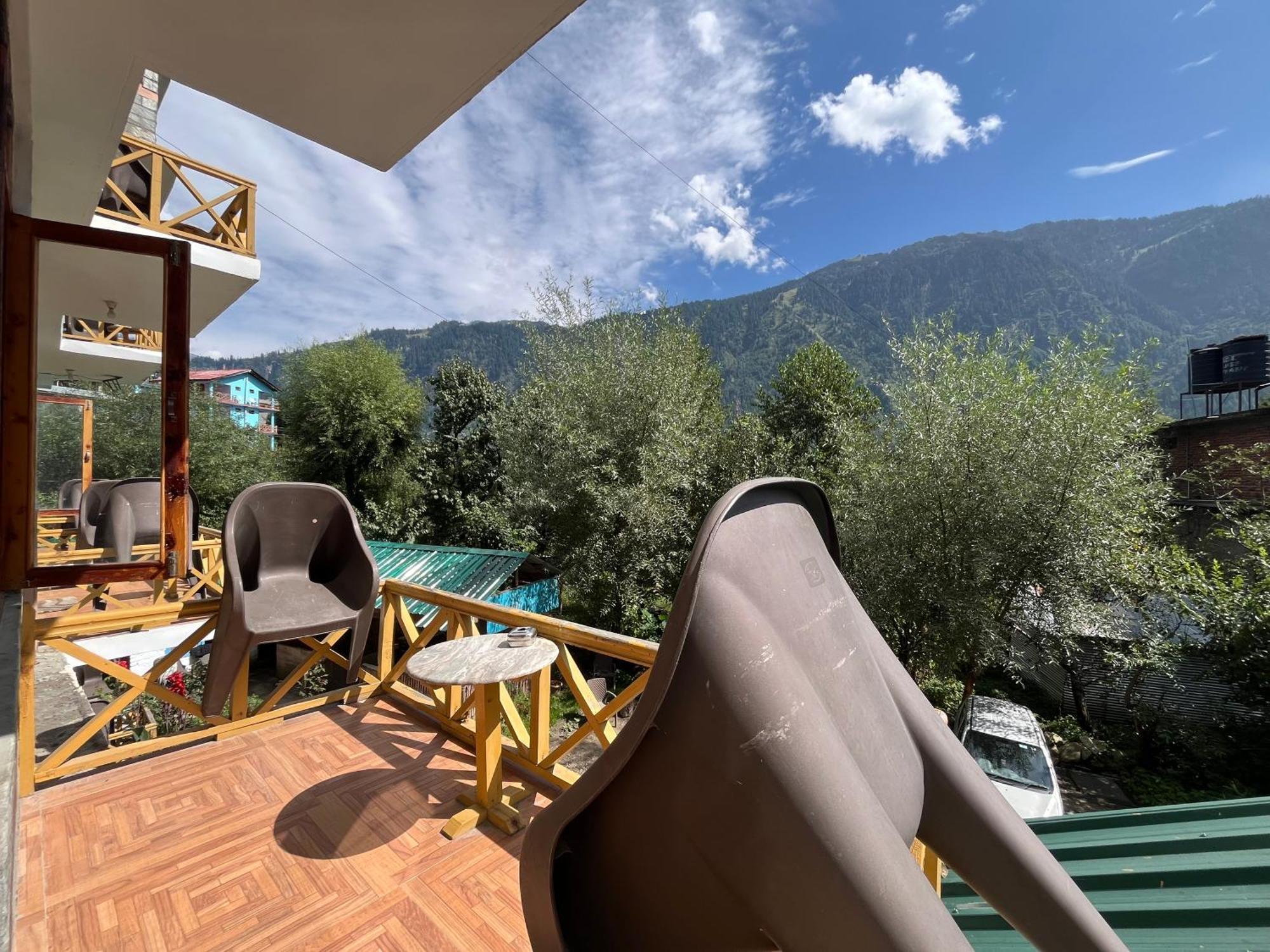 Хостел Yolo Backpackers - Manali Экстерьер фото